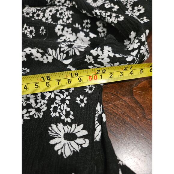Y2k Babydoll Dark Black Floral V Neck Shirt Top Size M Old Navy Boho Bohemian - Picture 6 of 7